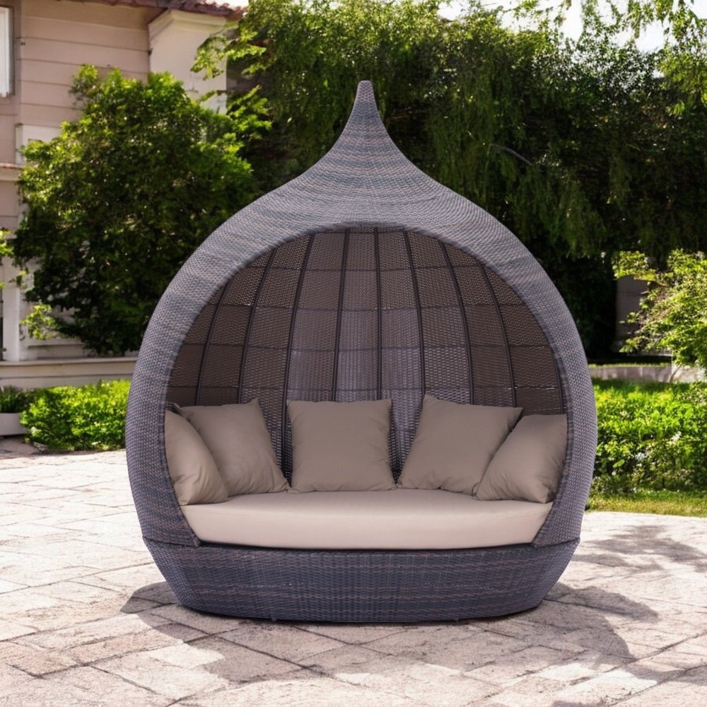 86" Outdoor Teardrop Daybed
