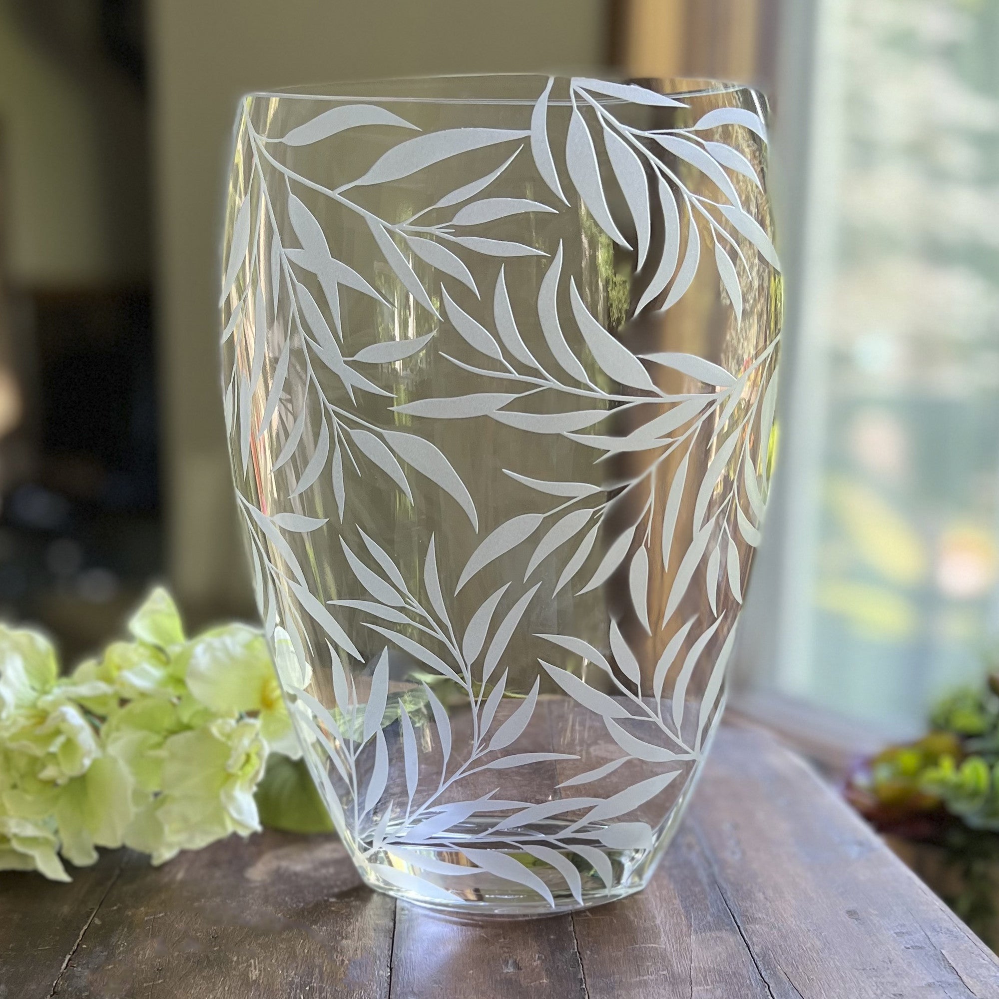 12" Clear Frosted Leaf Table Vase