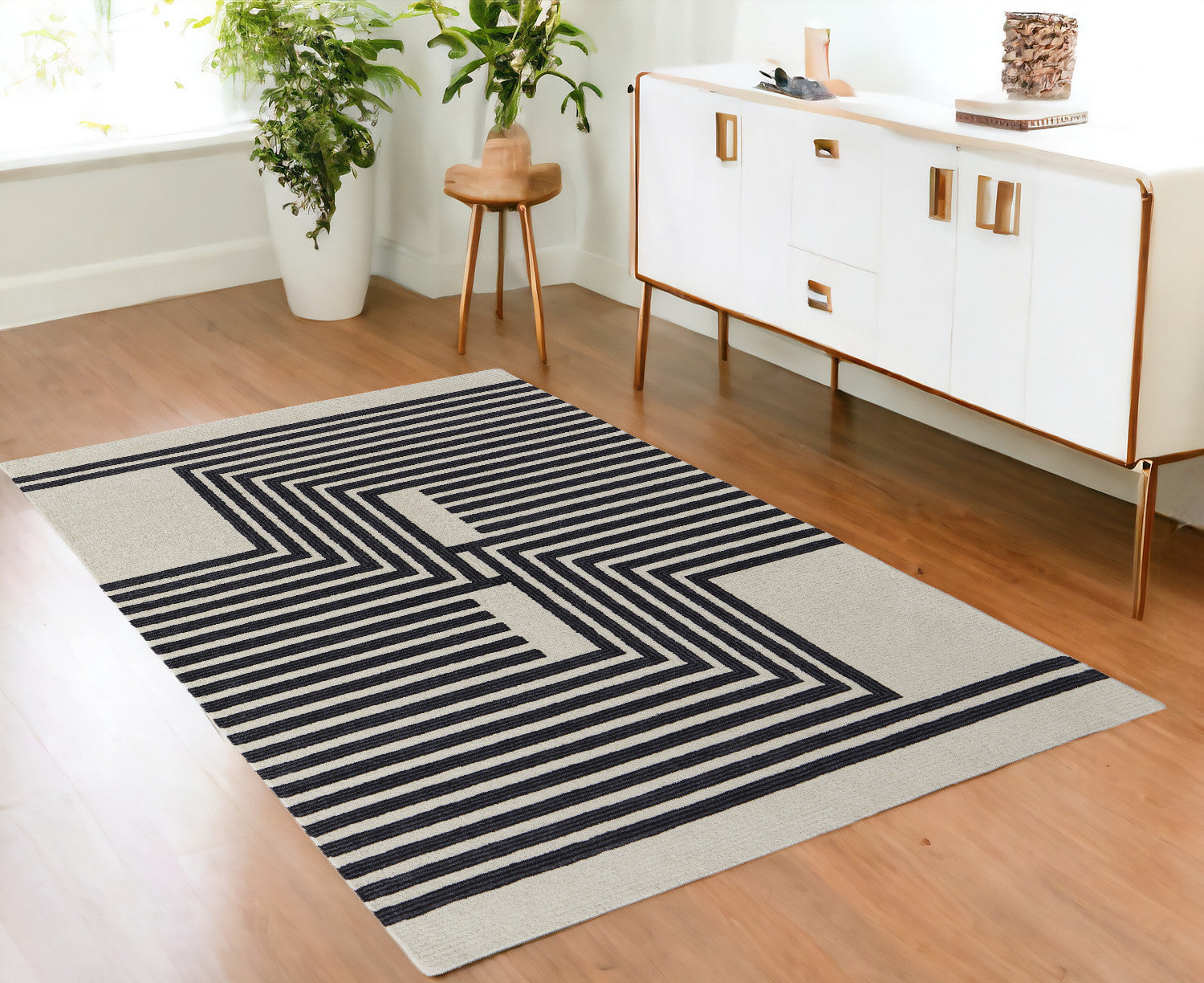 Ivory and Black Illusion Rug