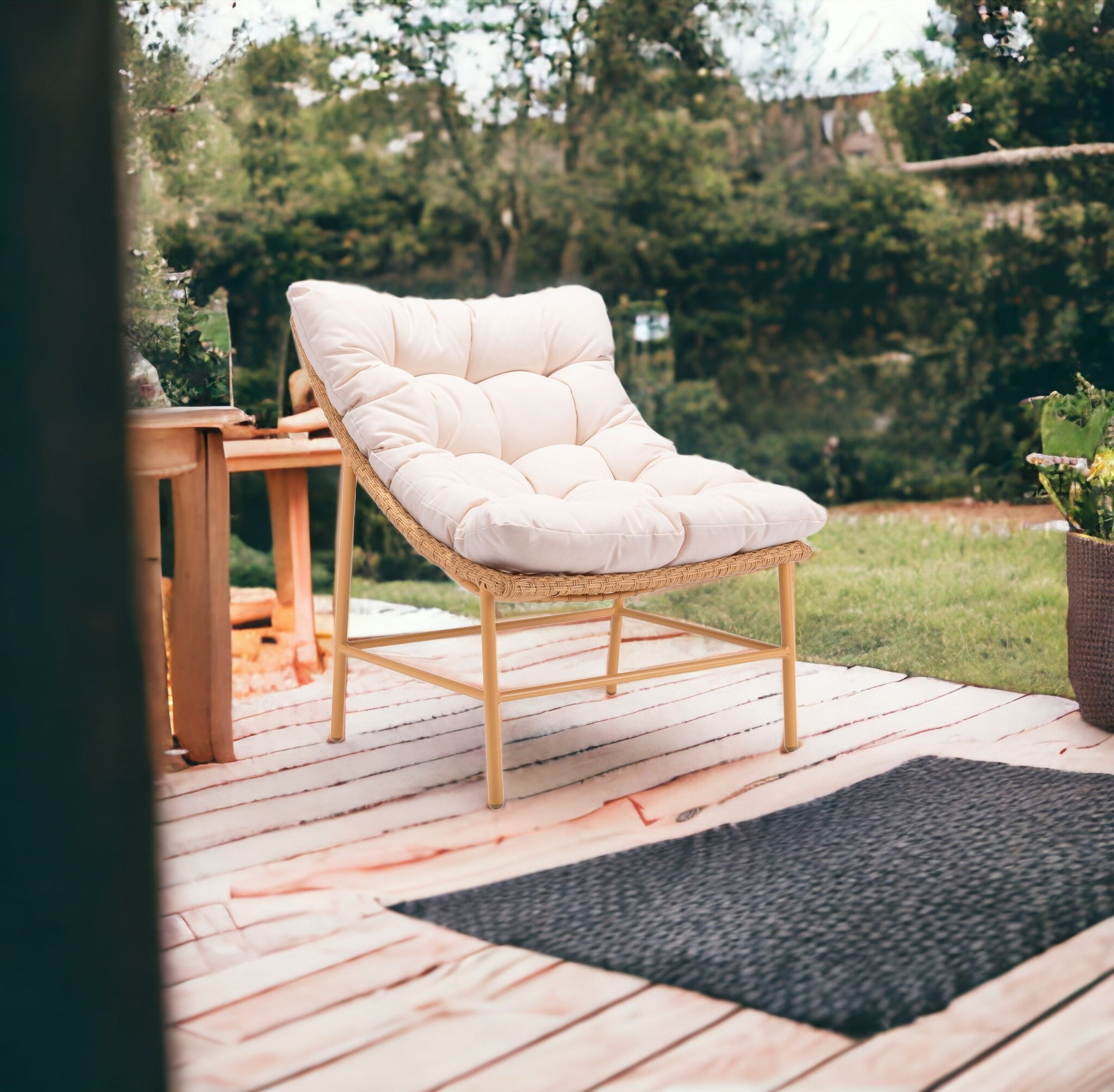 29" Beige and White Outdoor Chair