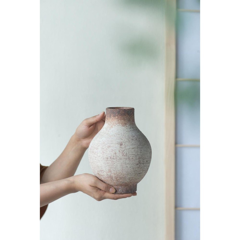 8" Ivory and Brown Faded Round Table Vase